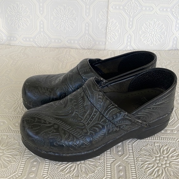 Dansko Black Tooled Leather Professional Clog - Picture 2 of 13